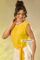 blusa-com-decote-tapeta-e-amarracao-amarelo-44-386600-0