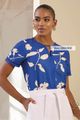 blusa-manga-curta-com-dobrao-azul-46-377775-0