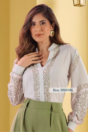 Blusa Manga Longa Com Gola