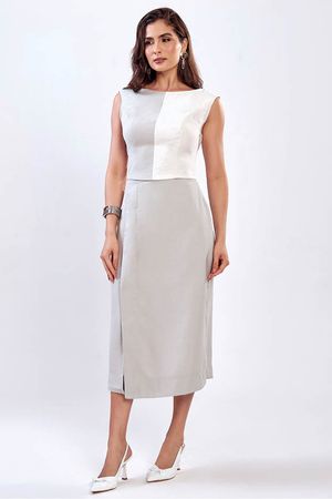 Conjunto De  Blusa Cavada Gola Alta E Saia Midi