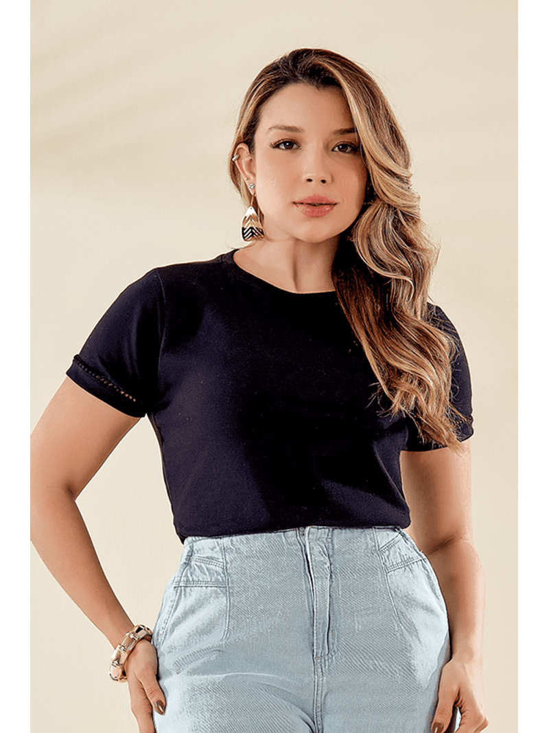 Blusa-Tshirt-Com-Detalhes-De-Entremeios-Preto-44