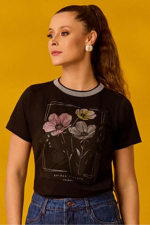Blusa Tshirt Preta Com Aplicacao Tule