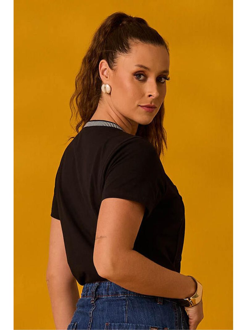 Blusa-Tshirt-Preta-Com-Aplicacao-Tule-Preto-Gg
